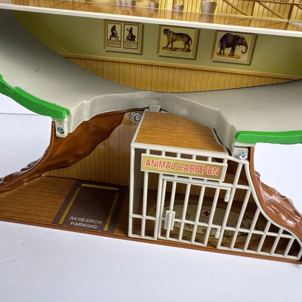 Animal Planet Rescue Treehouse Playset Large Jungle Animal Care Center